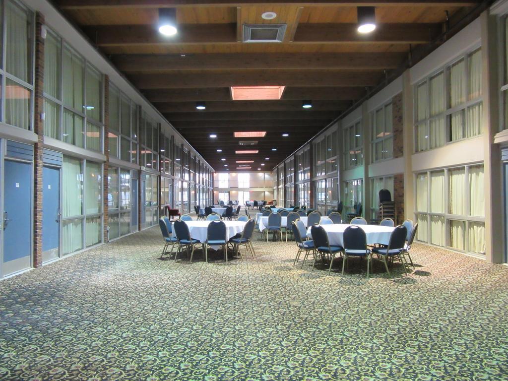 Atrium Hotel & Conference Center Hutchinson Exterior foto