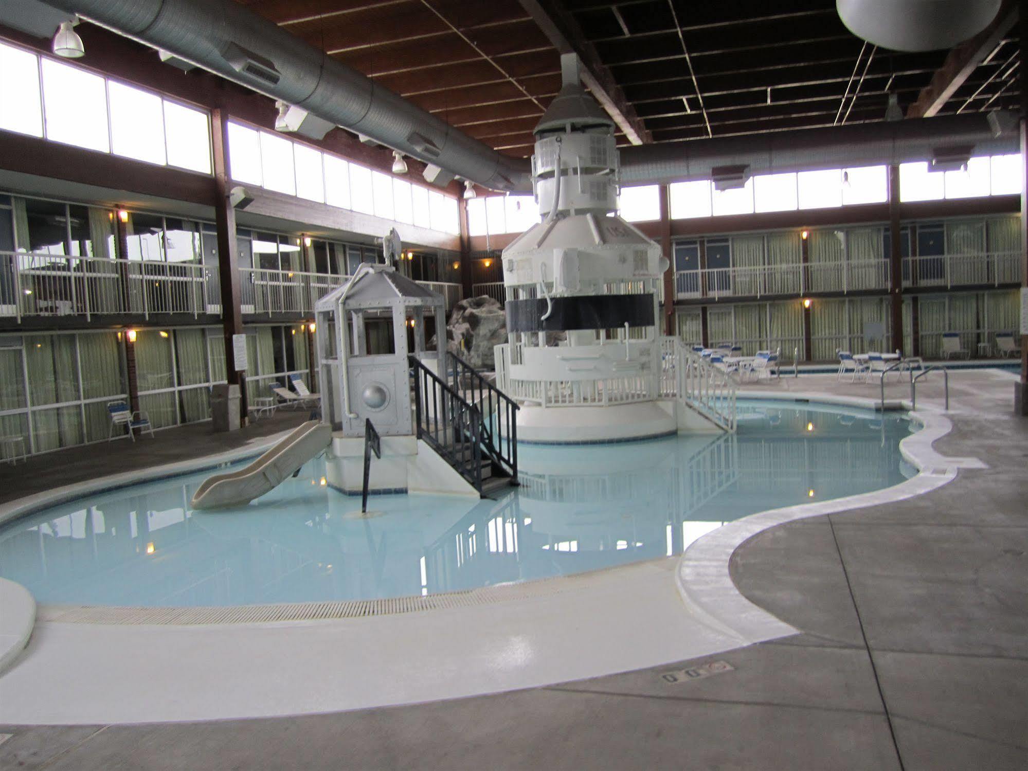 Atrium Hotel & Conference Center Hutchinson Exterior foto